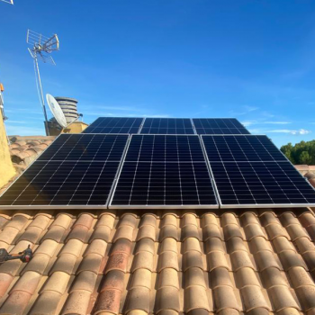 Paneles solares con inversor Huawei instalados en Valencia